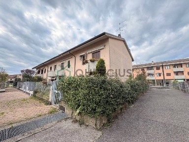 Villa a schiera via Degli Alpini, Beccacivetta Azzano, Castel d'Azzano