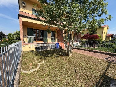 Villa a schiera via Dante, Centro, Cologna Veneta