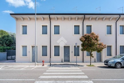 Villa a schiera via Quadrato 46, Villafranca di Verona