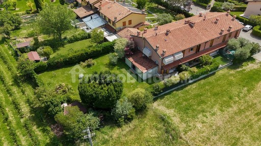 Villa a schiera via dei Peschi 42, Settimo, Balconi, Pescantina