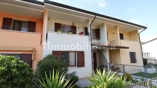 Villa a schiera via Camillo Benso di Cavour, Centro, Tregnago