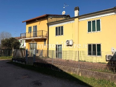 Villa a schiera via Giuseppe Garibaldi, Centro, Bovolone