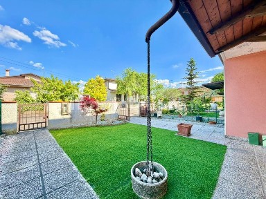Villa a schiera via Giuseppe Garibaldi 52, Centro, Bovolone