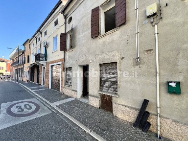 Villa a schiera via corrubio, 11, Centro, Legnago