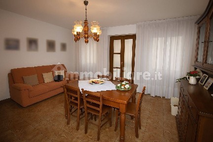 Villa a schiera viale Europa 16, Centro, Monteforte d'Alpone