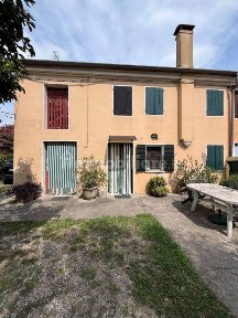 Villa a schiera via Pier Domenico Frattini 43, Centro, Legnago