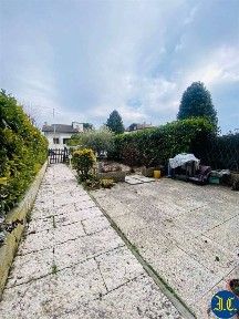 Villa a schiera arrigo balladoro, Centro, Povegliano Veronese