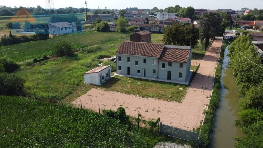 Villa a schiera via del pontiere, Centro, Legnago