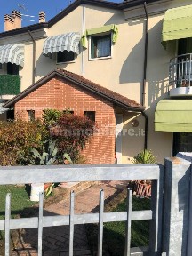 Villa a schiera via Alcide De Gasperi, Vallese, Oppeano