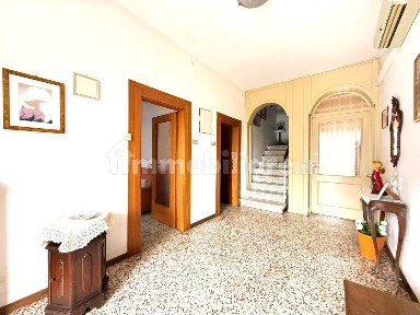 Villa a schiera via Giuseppe Garibaldi, Centro, Bovolone