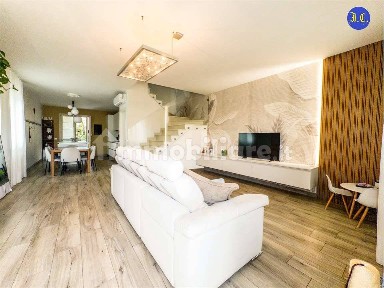 Villa a schiera 5 locali, ottimo stato, Centro, Povegliano Veronese