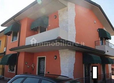 Villetta a schiera all'asta viale Rom, Cologna Veneta