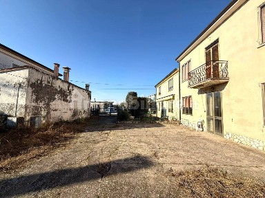 Villa a schiera 5 locali, da ristrutturare, Centro, Legnago