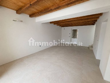 Villa a schiera 4 locali, ottimo stato, Capitello, Concamarise