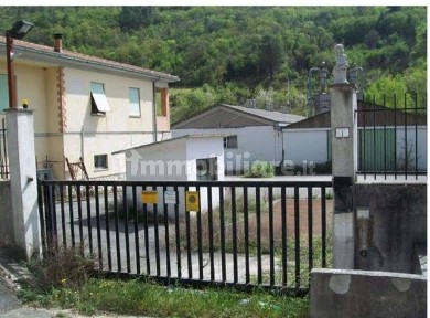 Capannone in Vendita