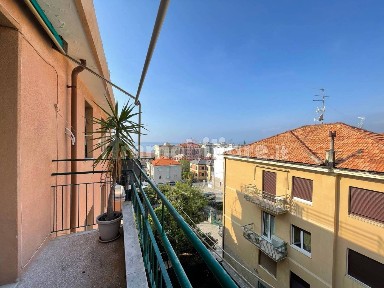 Bilocale via Nino Bixio 10, Centro, Varazze