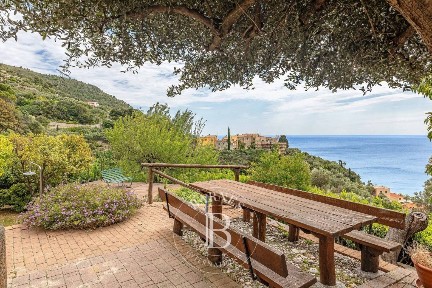 Trilocale Strada di Isasco, Varigotti, Finale Ligure