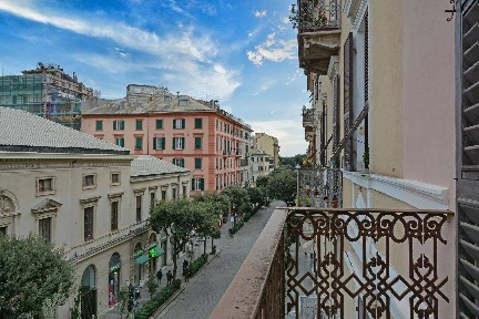 Appartamento da ristrutturare, terzo piano, Centro Storico, Savona