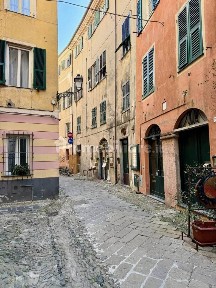 Appartamento via Gallesio, 7, Centro, Finale Ligure