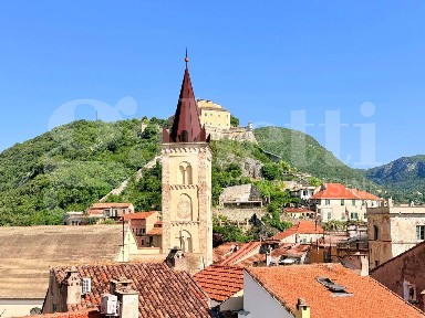 Appartamento via Nicotera, Centro, Finale Ligure