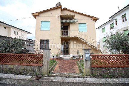 Terratetto unifamiliare 270 m², buono stato, Centro, Bientina