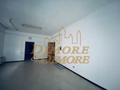 Locale commerciale in Affitto
