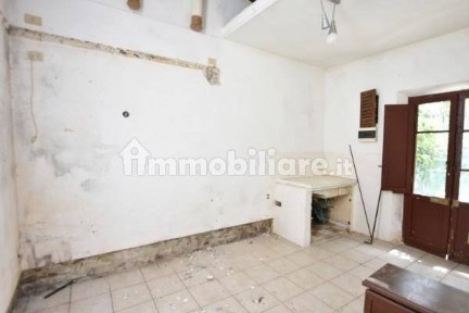 Terratetto unifamiliare 65 m², da ristrutturare, Landi, Pisa