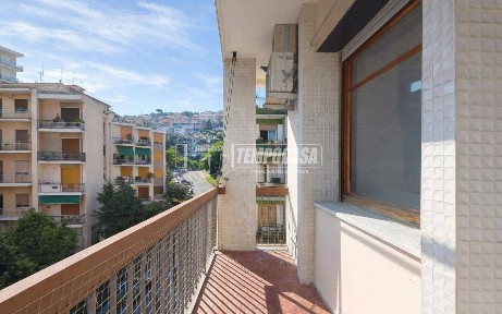 Trilocale via Ignazio Scotto 6, Villetta, Valloria, Savona