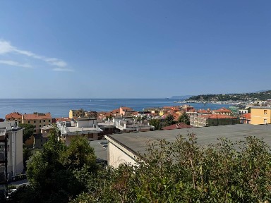 Quadrilocale via Giovane Italia 9, Centro, Varazze