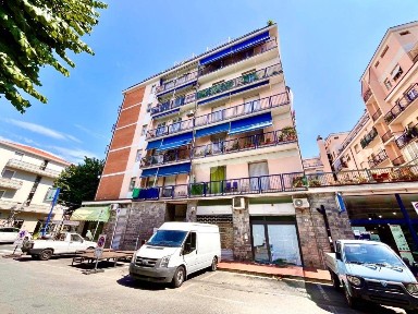 Albenga, Via Alcide de Gasperi, 3