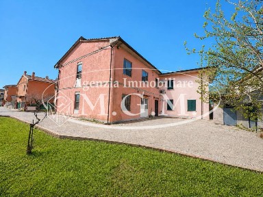 Terratetto unifamiliare 164 m², da ristrutturare, Centro, Bientina