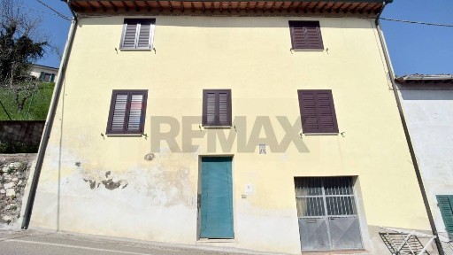 Terratetto unifamiliare 160 m², buono stato, Centro, Santa Maria a Monte