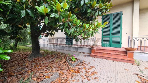 Terratetto unifamiliare 410 m², da ristrutturare, Centro, Santa Croce sull'Arno