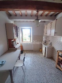Terratetto unifamiliare 280 m², da ristrutturare, Centro, Chianni