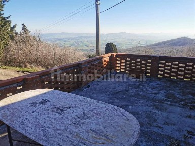 Terratetto unifamiliare 200 m², da ristrutturare, Orciatico, Lajatico