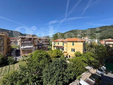 Quadrilocale vico Melogno, Centro, Finale Ligure
