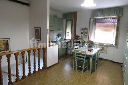 Terratetto unifamiliare 90 m², buono stato, Latignano, Cascina