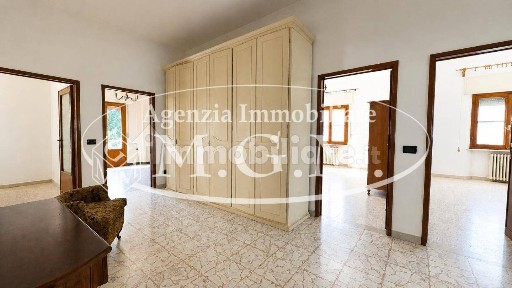 Terratetto unifamiliare 200 m², da ristrutturare, Centro, Vicopisano