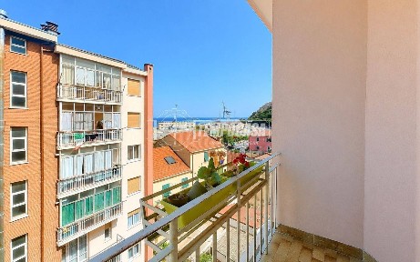 Trilocale via Aurelia 384, Vado Centro, Vado Ligure