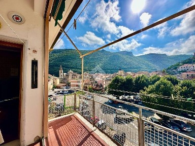 Quadrilocale via Avvocato Giuseppe Cavassola 5, Centro, Finale Ligure