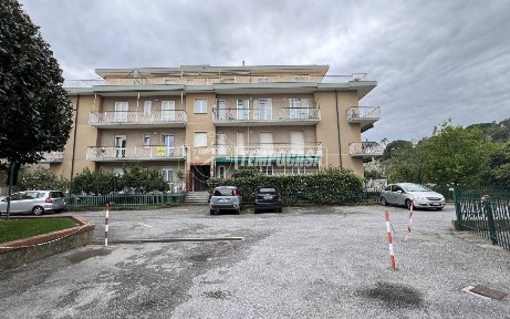 Quadrilocale via Milano 120, Centro, Pietra Ligure