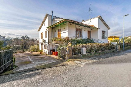 Terratetto unifamiliare 315 m², ottimo stato, Centro, Santa Maria a Monte