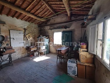 Terratetto unifamiliare 355 m², da ristrutturare, Palaia