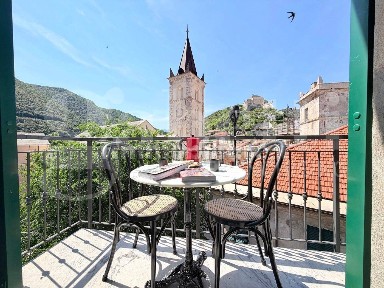 Trilocale via Nicotera, Centro, Finale Ligure