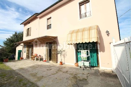 Terratetto unifamiliare 200 m², buono stato, Centro, Santa Maria a Monte