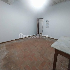 Terratetto unifamiliare 110 m², da ristrutturare, Navacchio Nord - Zambra, Cascina