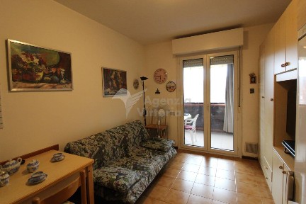 Trilocale via Asti 17, Centro, Ceriale