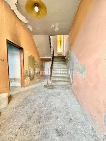 Terratetto plurifamiliare 140 m², da ristrutturare, Centro, Capannoli