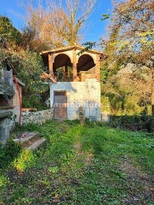 Terratetto unifamiliare 110 m², da ristrutturare, Centro, Calci