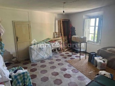 Terratetto unifamiliare 120 m², da ristrutturare, Centro, Calci